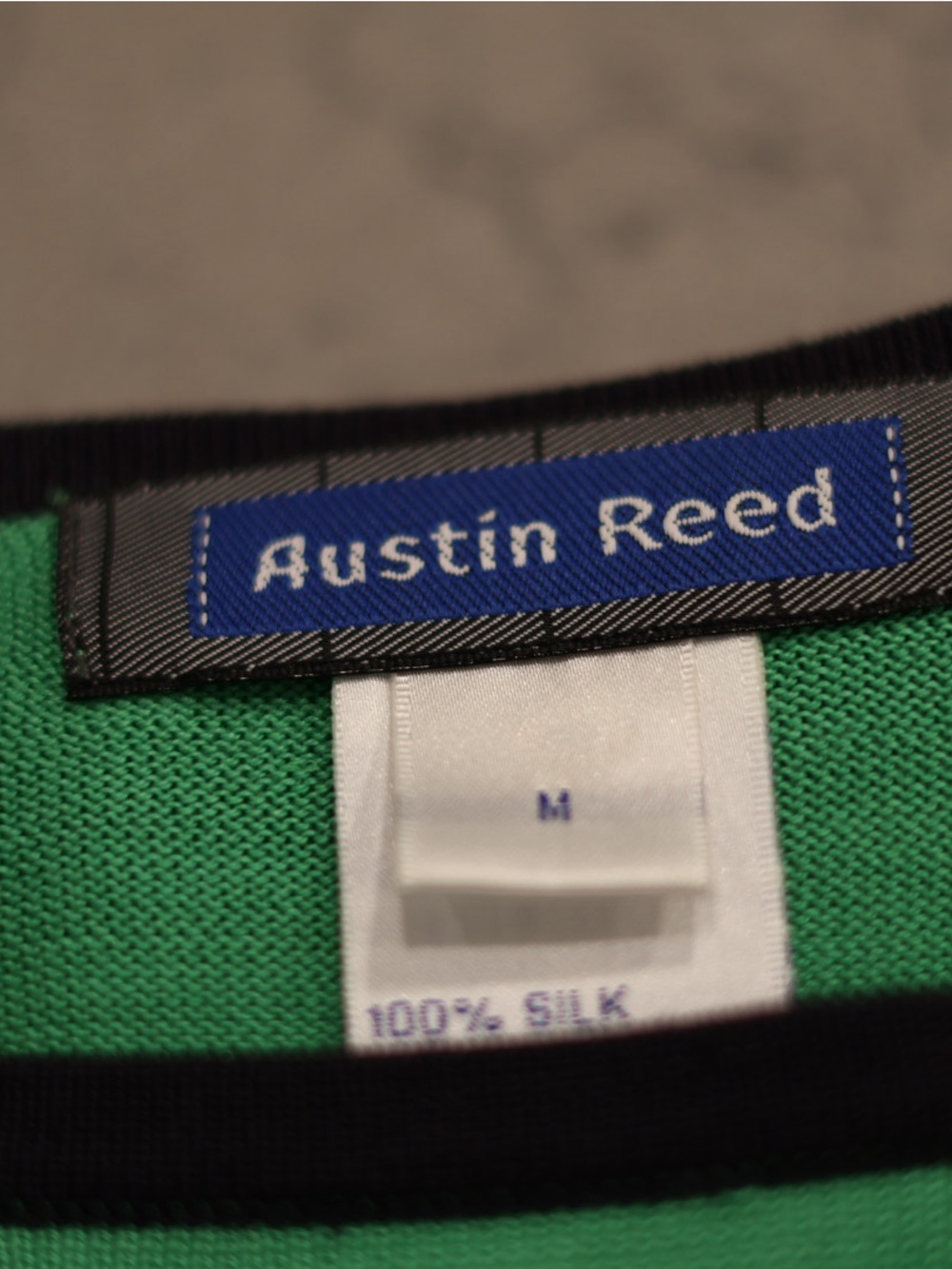 Austin Reed 100% Silk Green Knit Sweater Black Trim Size M - Picture 5 of 7